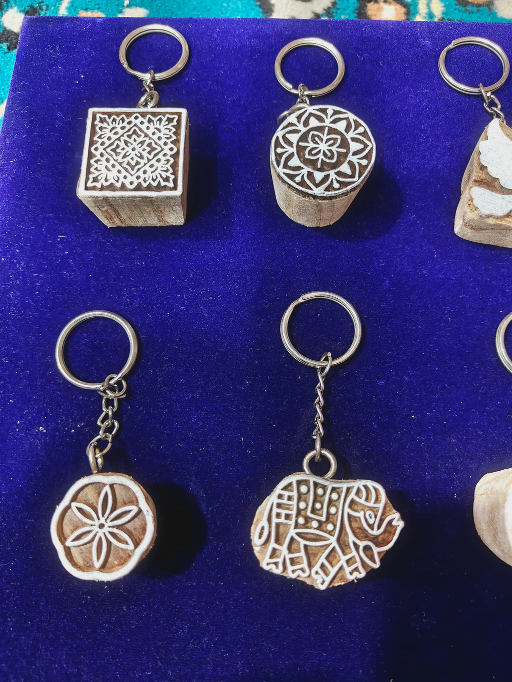 Set of 10 wooden keychain mix